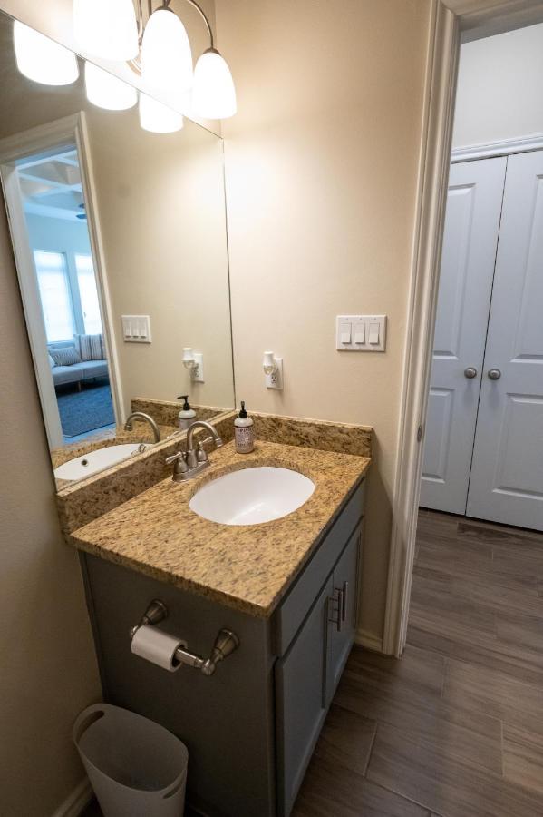 Fabulous King Size Bed In A Gated Neighborhood! Apartment Единбург Екстериор снимка