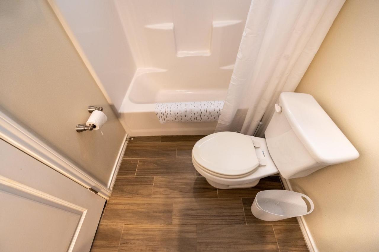 Fabulous King Size Bed In A Gated Neighborhood! Apartment Единбург Екстериор снимка