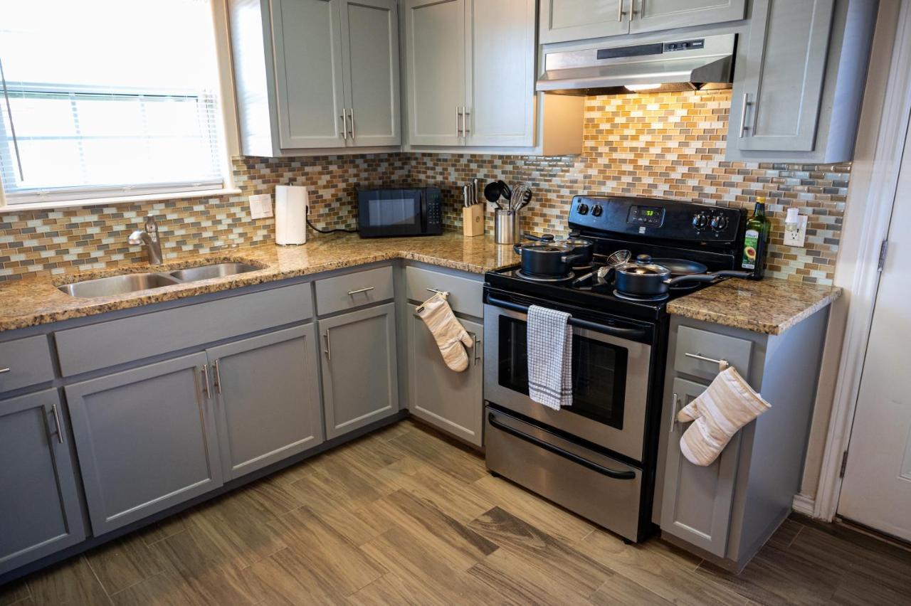 Fabulous King Size Bed In A Gated Neighborhood! Apartment Единбург Екстериор снимка