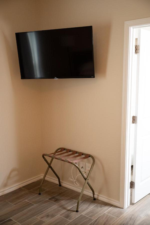 Fabulous King Size Bed In A Gated Neighborhood! Apartment Единбург Екстериор снимка
