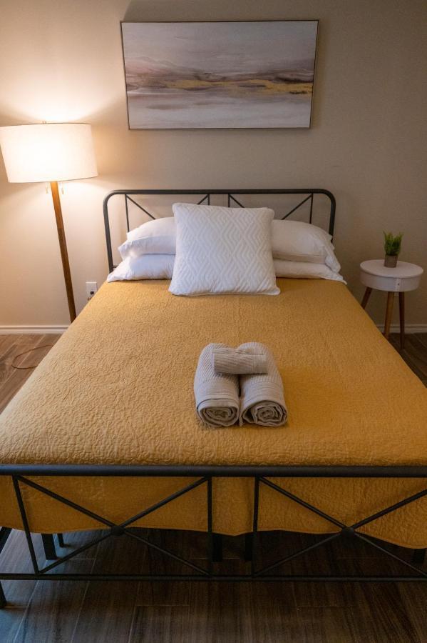Fabulous King Size Bed In A Gated Neighborhood! Apartment Единбург Екстериор снимка