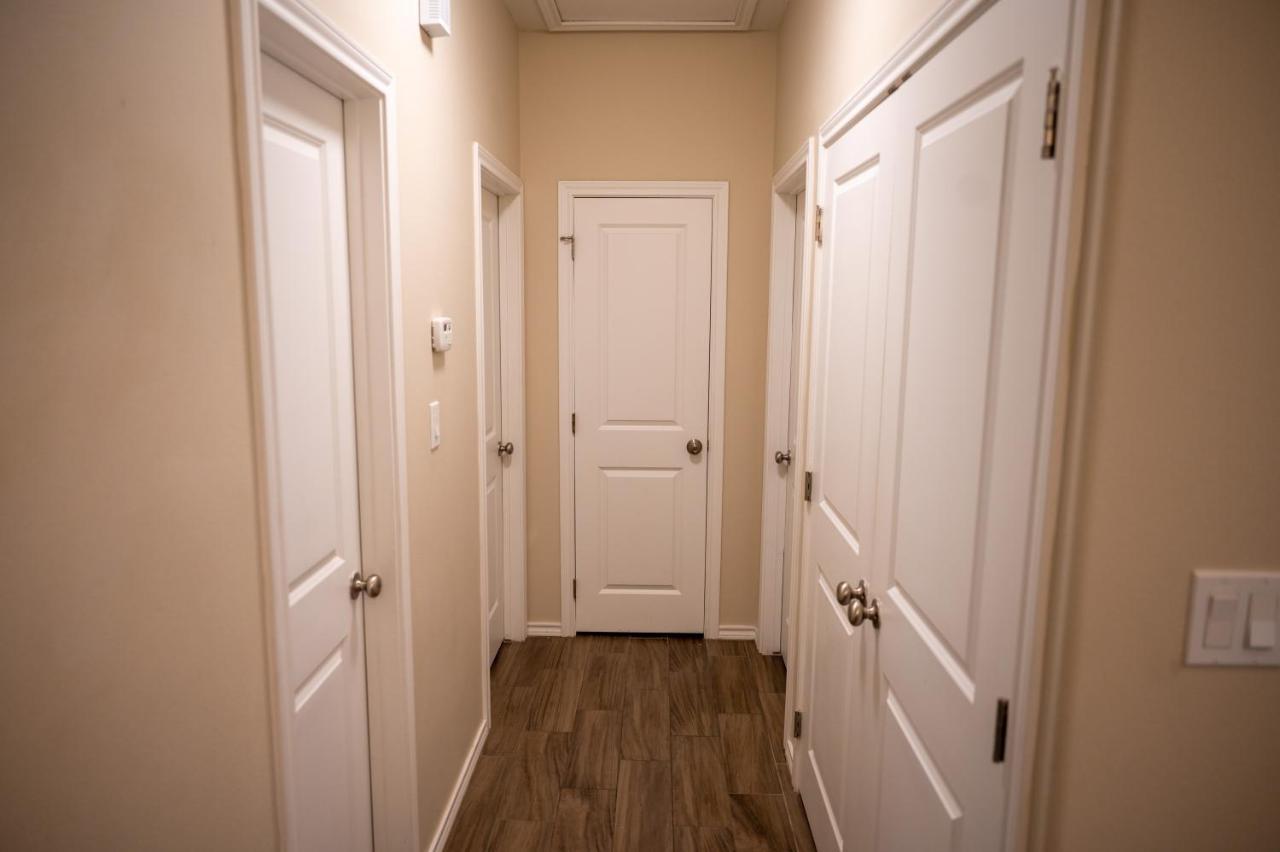 Fabulous King Size Bed In A Gated Neighborhood! Apartment Единбург Екстериор снимка
