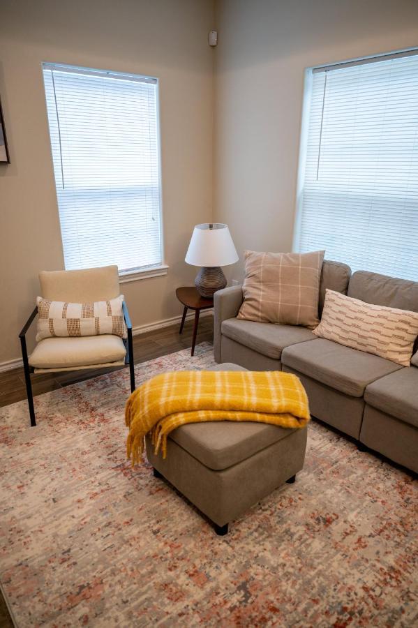 Fabulous King Size Bed In A Gated Neighborhood! Apartment Единбург Екстериор снимка