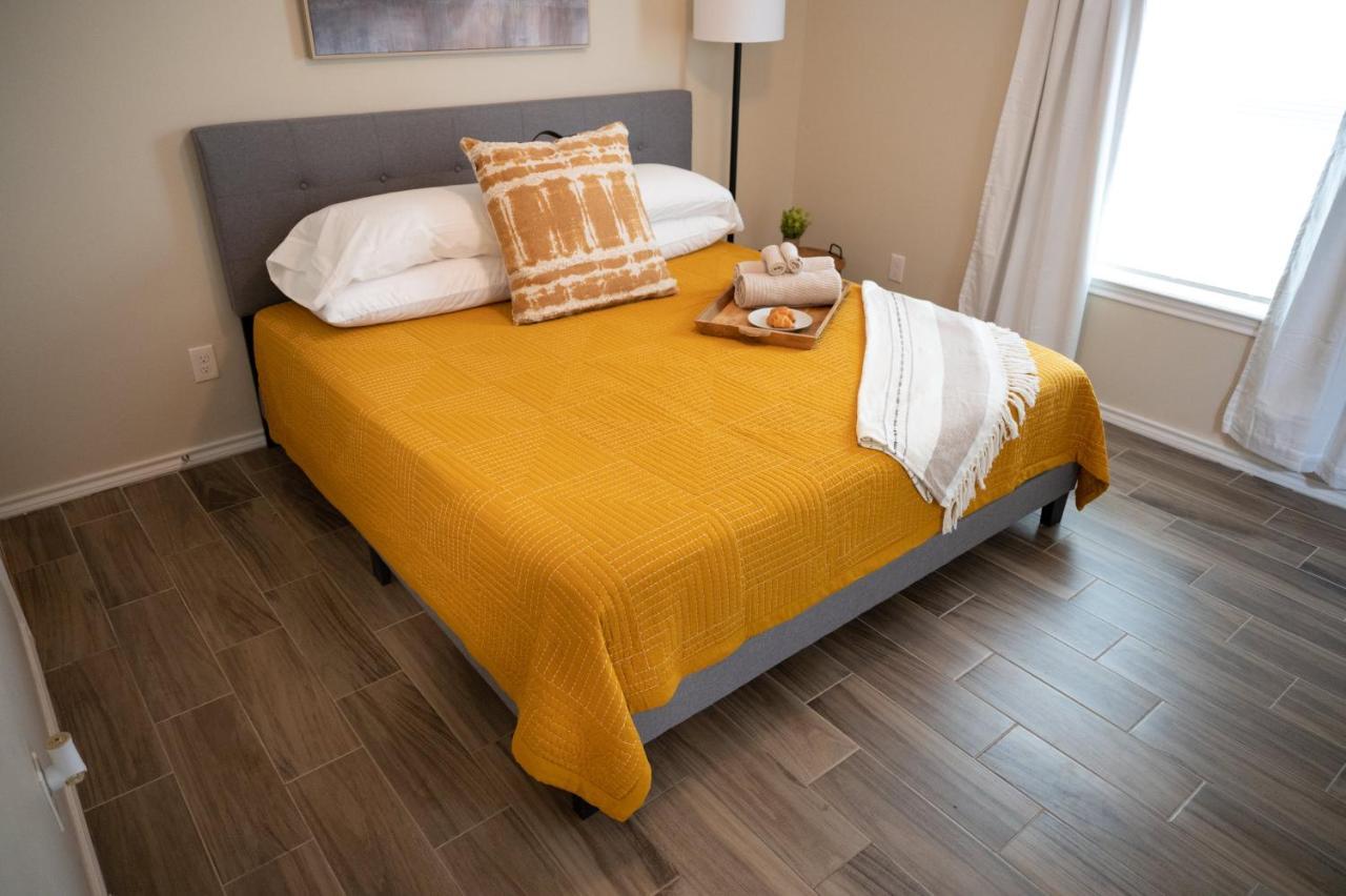 Fabulous King Size Bed In A Gated Neighborhood! Apartment Единбург Екстериор снимка