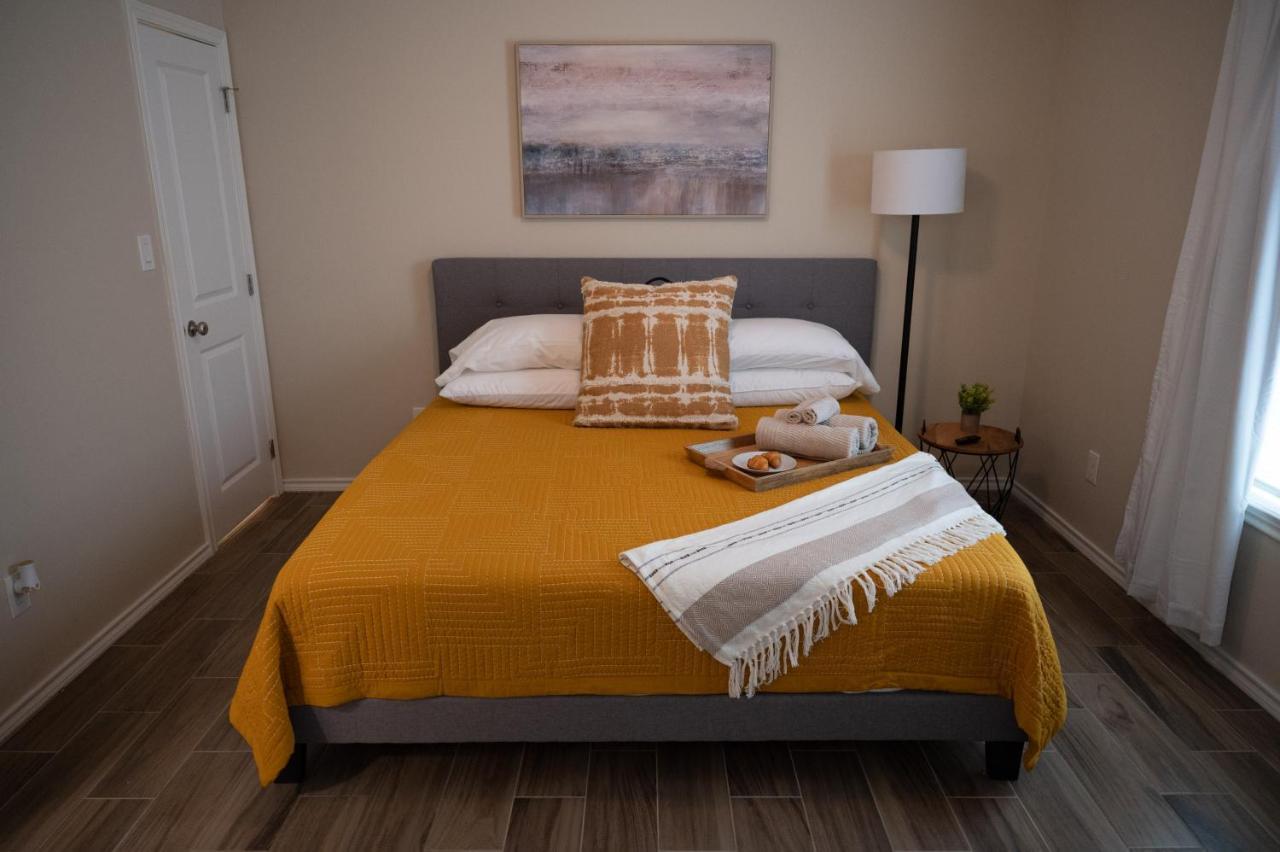 Fabulous King Size Bed In A Gated Neighborhood! Apartment Единбург Екстериор снимка