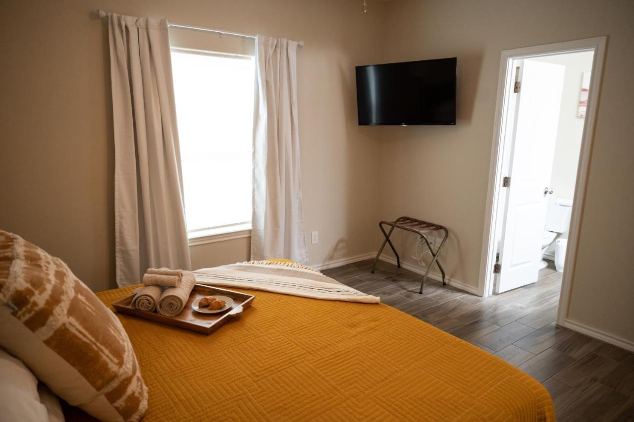 Fabulous King Size Bed In A Gated Neighborhood! Apartment Единбург Екстериор снимка
